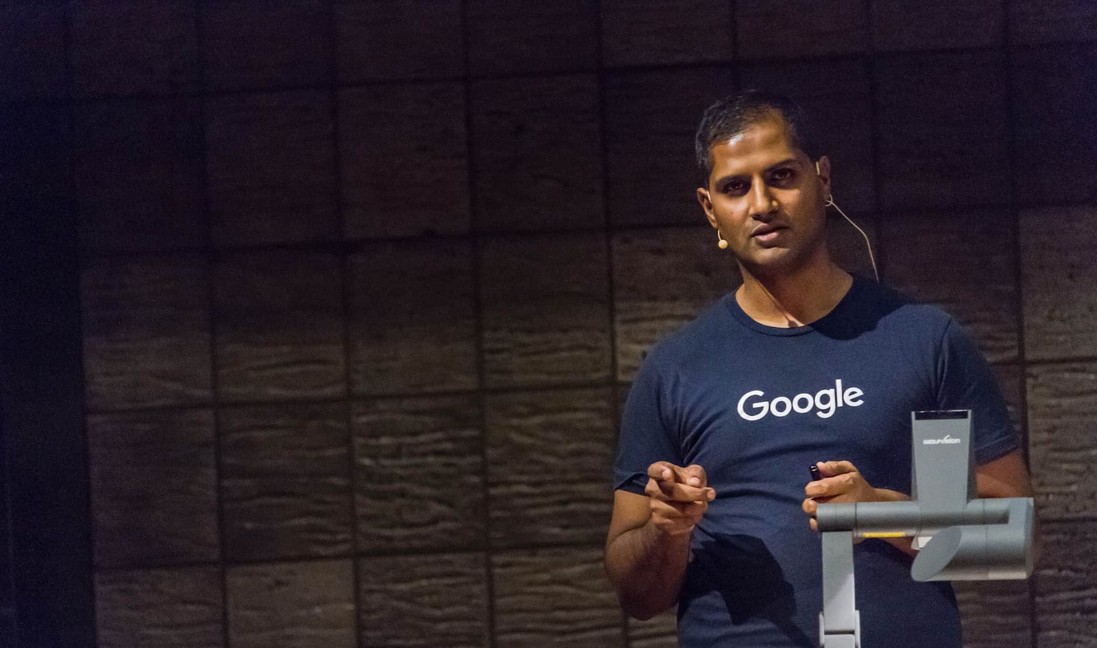 A speaker from Google presenting at an ETC seminar